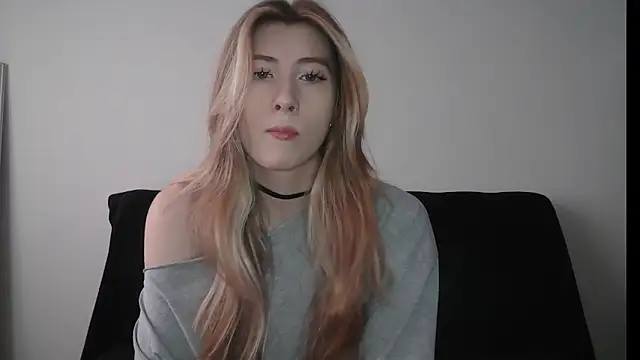 Snapshot of ErikaShyy chatting on October 2025 10:50:01 AM ErikaShyy online show from October 2025 10:50:01 AM