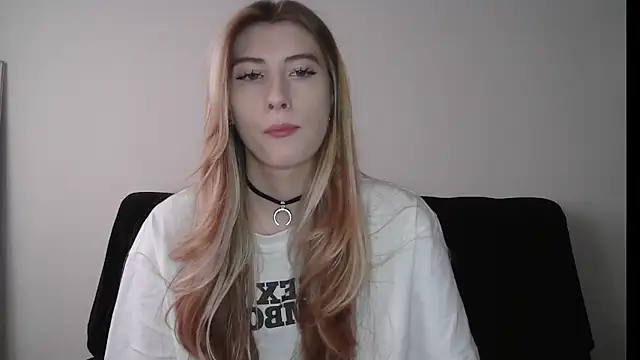 Snapshot of ErikaShyy chatting on November 2025 11:33:01 AM ErikaShyy online show from November 2025 11:33:01 AM