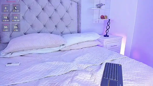 Snapshot of LiaFlowers chatting on December 2024 01:48:02 AM LiaFlowers online show from December 2024 01:48:02 AM