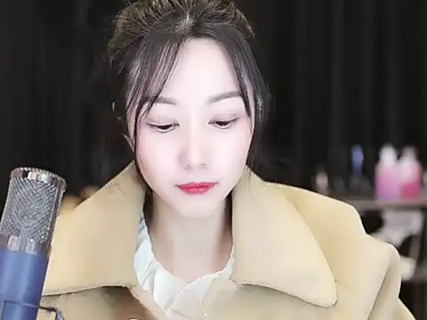 Nuyoah-77 online show from December 2024 07:01:01 PM