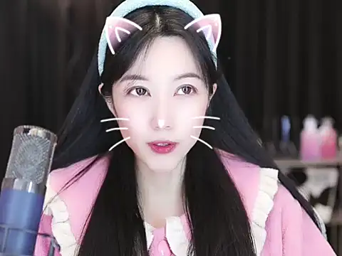 Nuyoah-77 online show from December 2024 04:29:02 PM