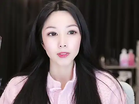 Nuyoah-77 online show from January 2025 07:05:01 PM