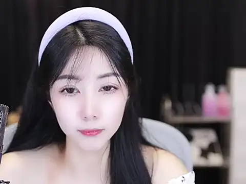 Nuyoah-77 online show from September 2025 04:39:02 PM