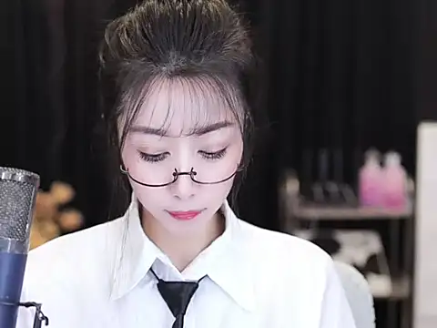 Nuyoah-77 online show from September 2025 03:59:01 PM