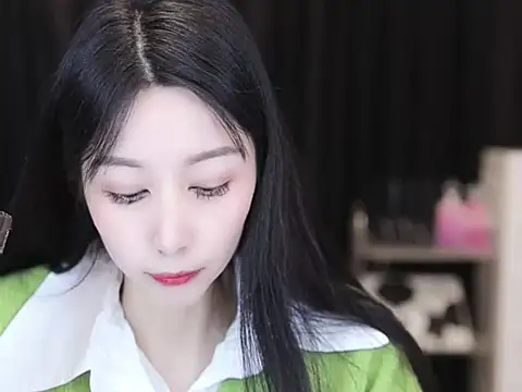 Nuyoah-77 online show from October 2025 04:30:01 PM