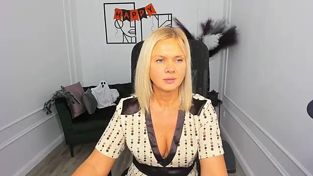 AgathaKlouin online show from October 2025 07:23:01 PM