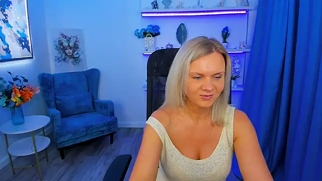 AgathaKlouin online show from November 2025 07:45:02 PM