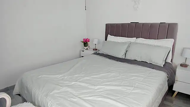 Ori valentina online show from October 2025 07:15:01 PM