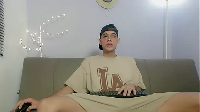 Snapshot of zacariasss_ chatting on October 2025 01:22:02 PM zacariasss online show from October 2025 01:22:02 PM