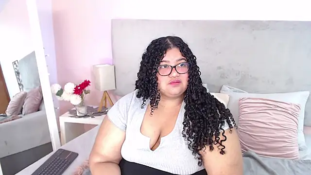 Snapshot of Miley_Collins chatting on December 2024 05:08:02 PM Miley Collins online show from December 2024 05:08:02 PM