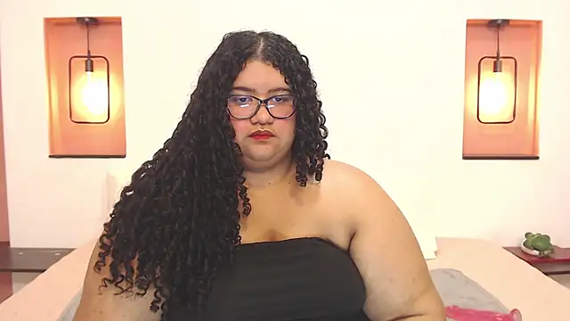 Snapshot of Miley_Collins chatting on December 2024 09:33:01 PM Miley Collins online show from December 2024 09:33:01 PM