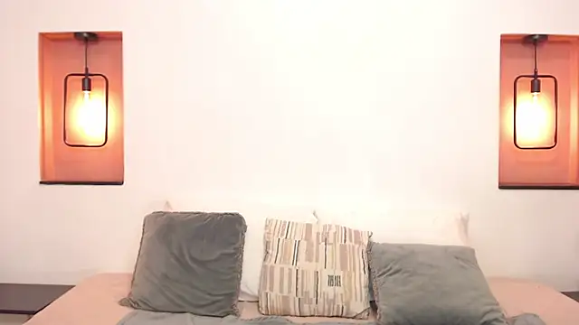 Snapshot of Miley_Collins chatting on December 2024 09:58:01 PM Miley Collins online show from December 2024 09:58:01 PM