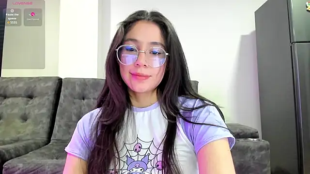 emmadiaz1 online show from October 2025 02:47:02 AM