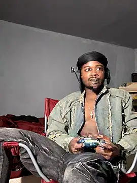 Snapshot of SluttyLyfe4L chatting on November 2025 07:43:01 PM SluttyLyfe4L online show from November 2025 07:43:01 PM