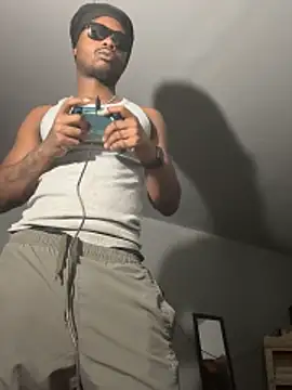 Snapshot of SluttyLyfe4L chatting on November 2025 03:01:02 PM SluttyLyfe4L online show from November 2025 03:01:02 PM