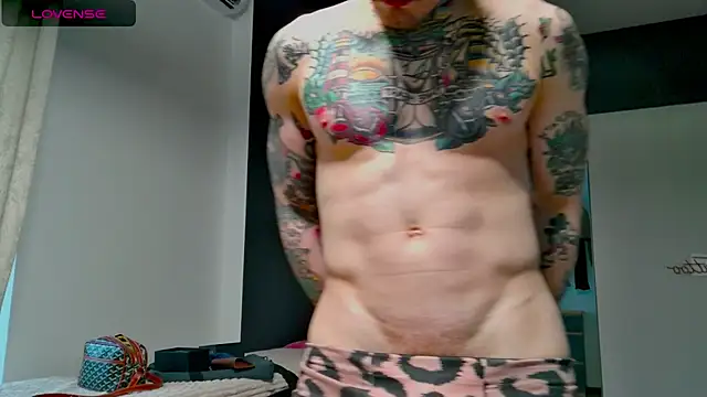 Snapshot of white_King9999 chatting on October 2025 12:28:01 PM white King9999 online show from October 2025 12:28:01 PM