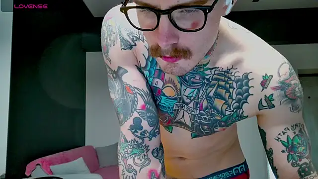 Snapshot of white_King9999 chatting on November 2025 01:24:03 PM white King9999 online show from November 2025 01:24:03 PM