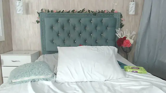 Alexa roussee online show from February 2025 04:06:01 AM