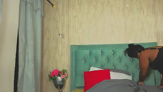 Alexa roussee online show from October 2025 01:00:01 PM