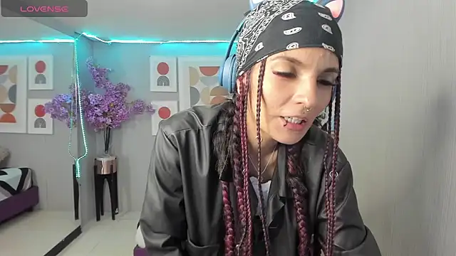 Dafne huges online show from December 2024 07:46:02 PM