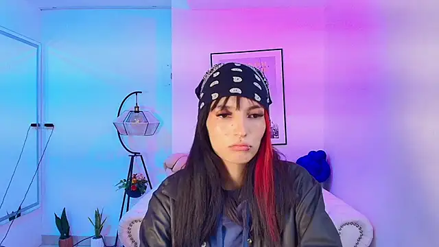 Dafne huges online show from January 2025 12:35:01 PM