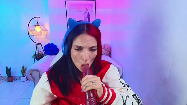 Dafne huges online show from January 2025 03:21:01 PM