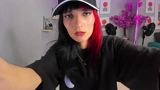 Dafne huges online show from January 2025 08:01:02 PM