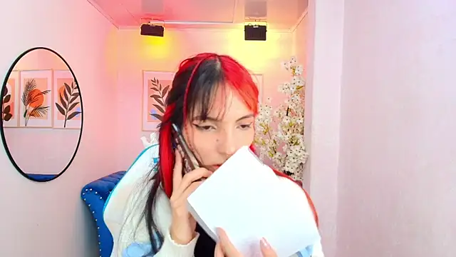 Dafne huges online show from September 2025 05:24:01 PM