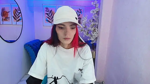 Dafne huges online show from October 2025 07:43:01 PM