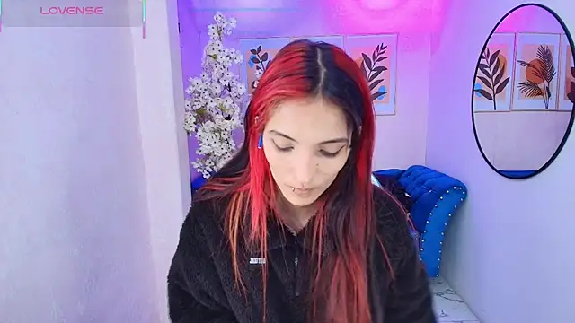 Dafne huges online show from October 2025 07:25:02 PM