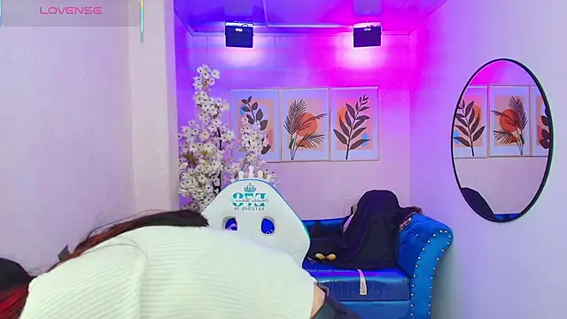 Dafne huges online show from October 2025 07:25:02 PM