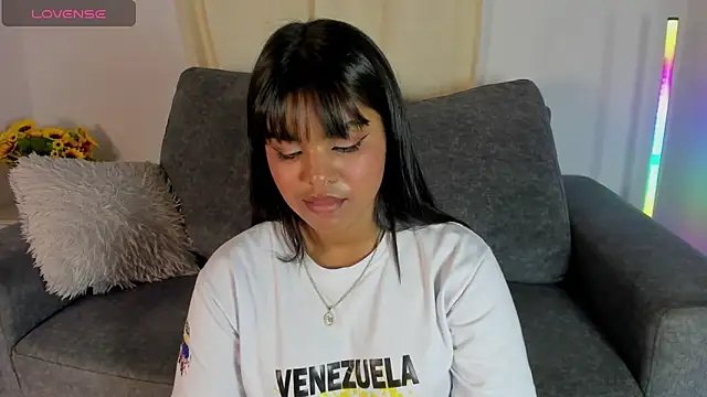 zoe roux21 online show from February 2025 09:06:02 PM