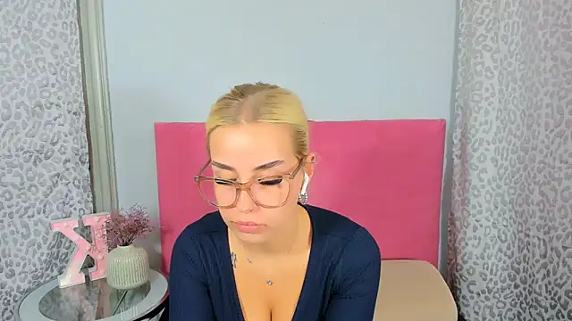 KristyHoney online show from October 2025 05:03:01 PM