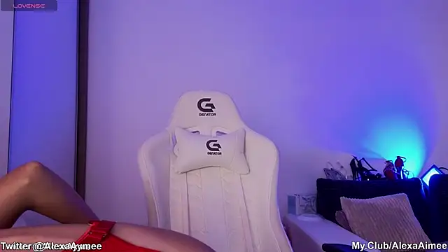 Snapshot of AlexaAimee chatting on October 2025 09:37:01 PM AlexaAimee online show from October 2025 09:37:01 PM