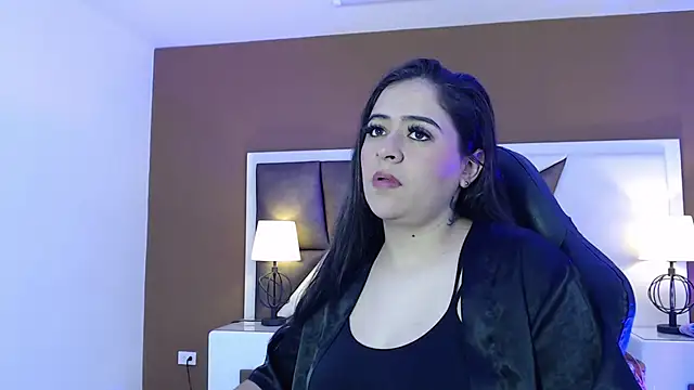 Snapshot of KarolandMichel chatting on December 2024 12:27:02 PM KarolandMichel online show from December 2024 12:27:02 PM