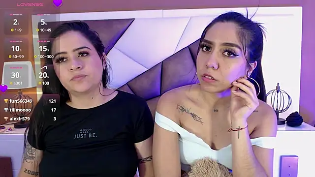 Snapshot of KarolandMichel chatting on January 2025 02:46:01 PM KarolandMichel online show from January 2025 02:46:01 PM