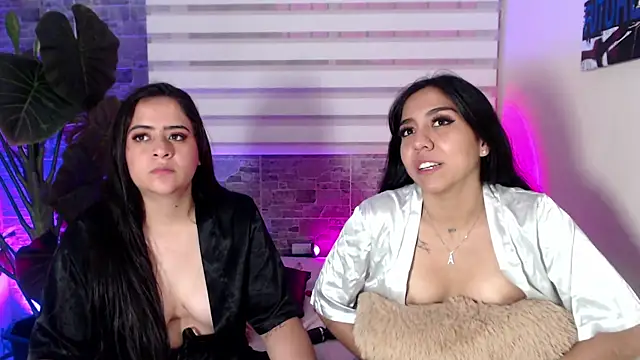 Snapshot of KarolandMichel chatting on March 2025 06:23:02 PM KarolandMichel online show from March 2025 06:23:02 PM