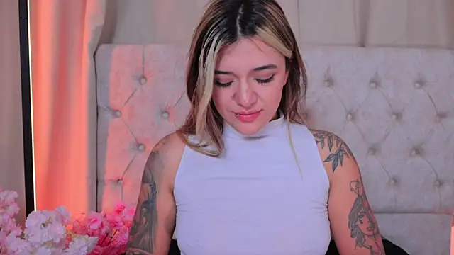 ashleyvalirya online show from December 2024 10:01:02 AM