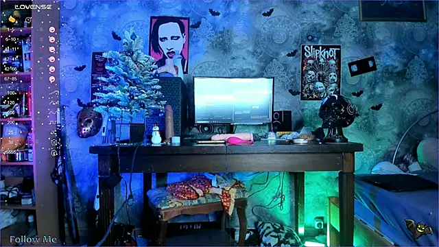 Snapshot of KuromiRacer_ chatting on December 2024 02:20:02 AM KuromiRacer  online show from December 2024 02:20:02 AM