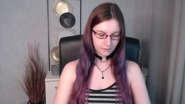 emmaxDelight online show from December 2024 01:33:01 PM