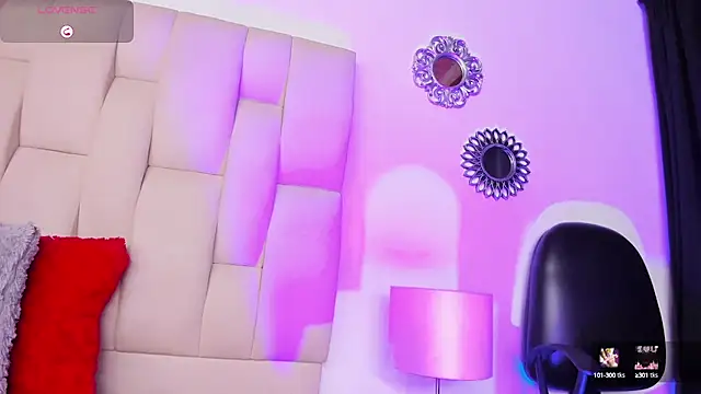 Snapshot of Mia_ross16 chatting on January 2025 01:44:02 PM Mia ross16 online show from January 2025 01:44:02 PM