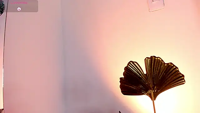 Snapshot of Mia_ross16 chatting on February 2025 07:38:01 PM Mia ross16 online show from February 2025 07:38:01 PM