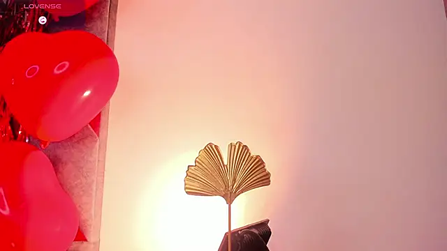 Snapshot of Mia_ross16 chatting on February 2025 07:33:02 PM Mia ross16 online show from February 2025 07:33:02 PM