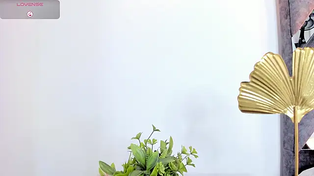 Snapshot of Mia_ross16 chatting on February 2025 03:59:01 PM Mia ross16 online show from February 2025 03:59:01 PM