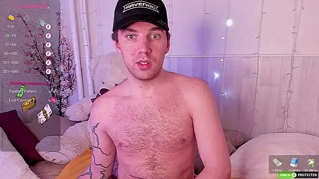 ArthurWhitee online show from November 2025 08:58:01 AM