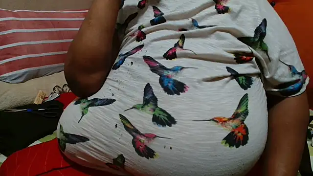 Snapshot of tinagiant chatting on October 2025 06:14:02 PM tinagiant online show from October 2025 06:14:02 PM