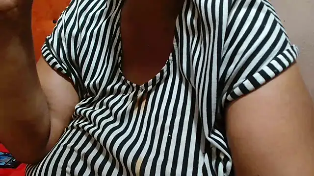 Snapshot of tinagiant chatting on October 2025 05:06:01 AM tinagiant online show from October 2025 05:06:01 AM