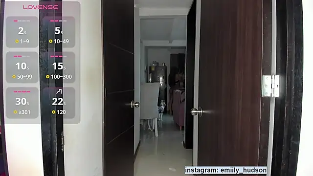 Snapshot of emily_huddson_ chatting on October 2025 08:51:02 PM emily huddson online show from October 2025 08:51:02 PM