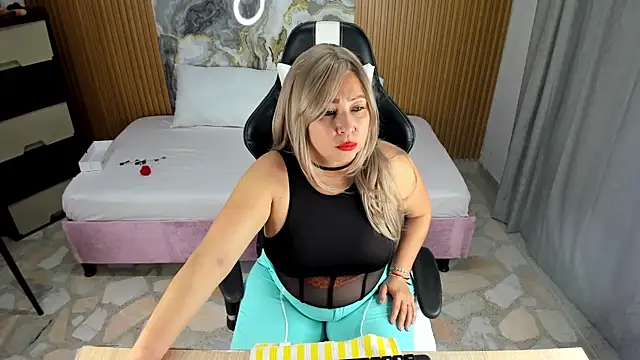 Danna topless online show from January 2025 11:58:02 AM