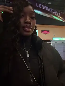 Snapshot of londonsfantasy chatting on November 2025 03:28:01 AM londonsfantasy online show from November 2025 03:28:01 AM